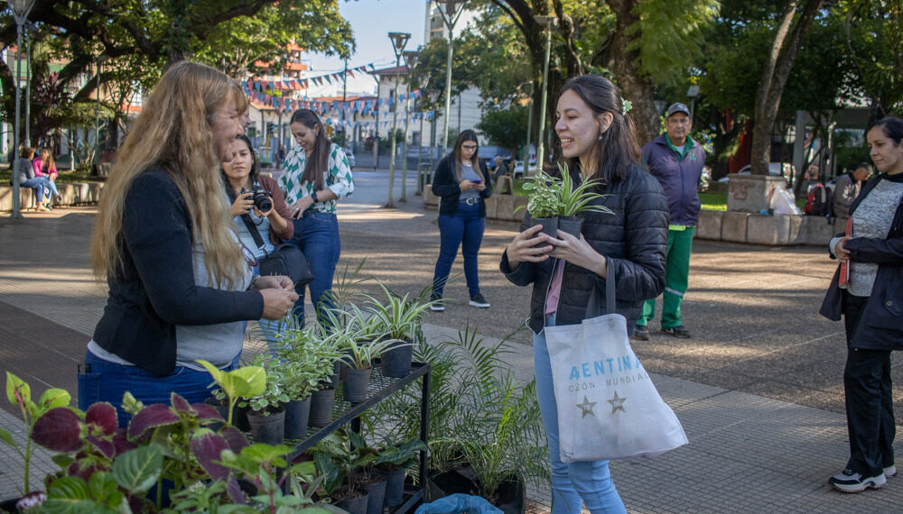 Posadeños celebraron el Día Mundial del Reciclaje en la Plaza San Martín