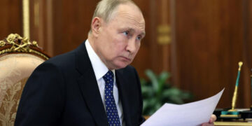 Putin expulsa de Rusia a cientos de funcionarios alemanes