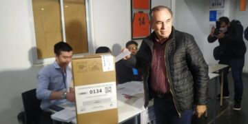 Stelatto instó a concurrir a votar a pesar de la lluvia