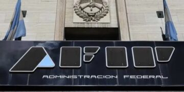 Afip: La recaudación creció 90% en abril y quedó por debajo de la inflación