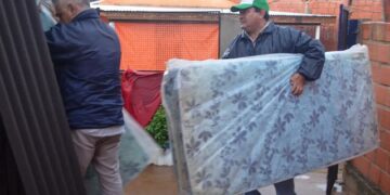 Brindan asistencia a familias damnificadas por las lluvias