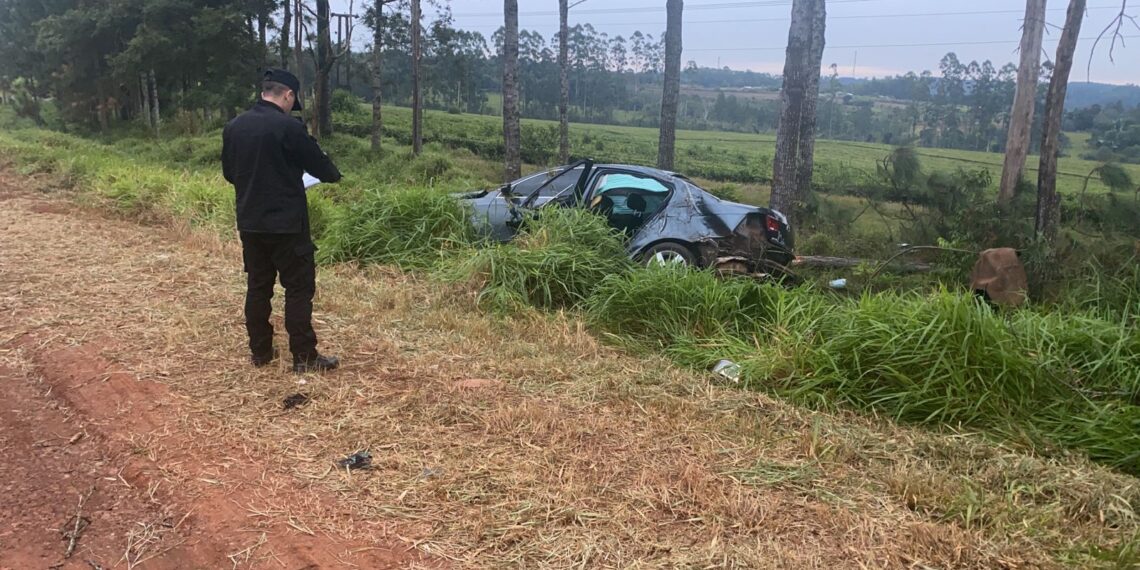 Un hombre murió tras despistar y volcar con su automóvil
