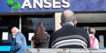 El Gobierno nacional anunció 21% de aumento para jubilaciones y $52.000 en bonos para haberes mínimos