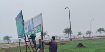 Luego de los comicios, comenzó el retiro de carteles en la ciudad