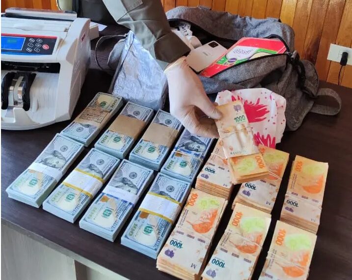 Interceptaron una camioneta que circulaba con más de 80 mil dólares sin aval legal
