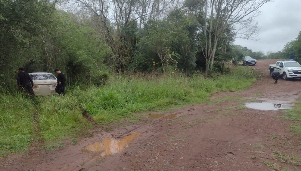 Circulaba por Cerro Azul en un auto robado en Buenos Aires