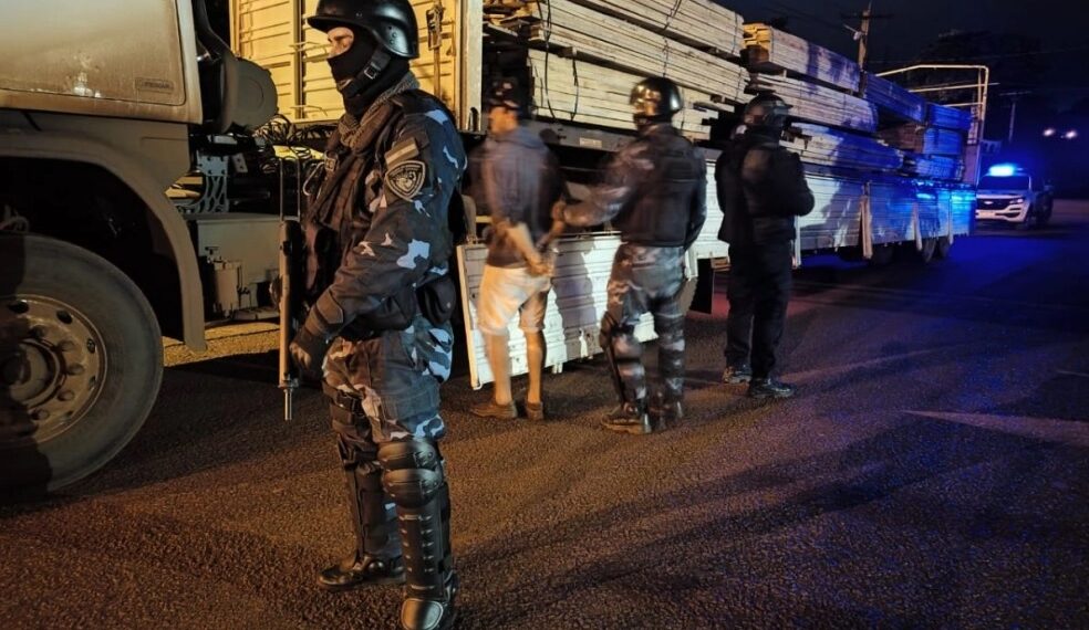Secuestraron un camión repleto de droga en Guaraní: hay dos detenidos