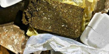 Arrestaron a una pareja que intentaba comercializar marihuana en una plaza posadeña