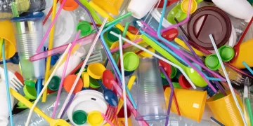 Pedido global por una prohibición mundial de plásticos de un solo uso considerados “dañinos e innecesarios”