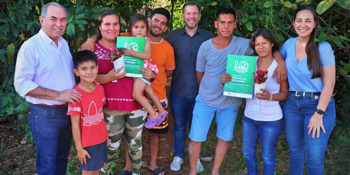 “Regularizando mi Propiedad”, familias de la CH 233 adquirieron sus permisos de ocupación