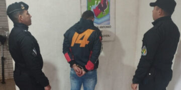 Intentó ingresar una sierra para los detenidos en una comisaría y terminó tras las rejas