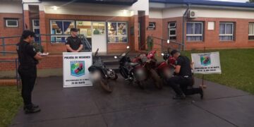 Detuvieron a un grupo de personas que realizaban maniobras peligrosas con motocicletas