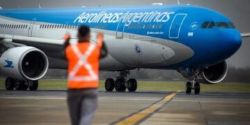 Avión de Aerolíneas Argentinas tuvo que aterrizar de emergencia en Posadas por humo en la cabina