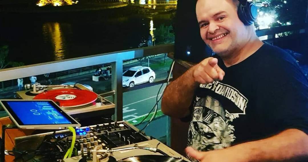 DJ Vaca presenta la segunda edición de “La Noche del Plástico Negro”