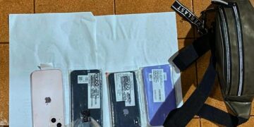 Detuvieron a un ladrón que robó 4 Iphones tras romper una vidriera y ocultarse en un basurero