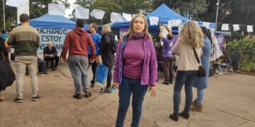Docentes en lucha acampan frente a Casa de Gobierno, en Posadas
