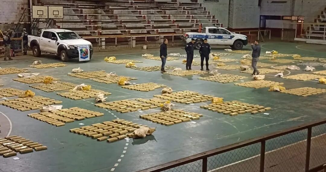En menos de 24 horas la Policía secuestró más de 3 toneladas de droga valuada en 1.500 millones de pesos