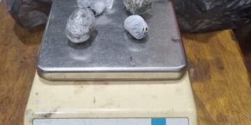 Fue a visitar a un preso e intentó pasar marihuana en una botella de shampoo
