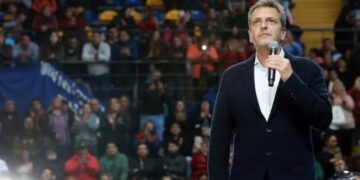 Massa pidió “ir casa por casa a pedir el voto” para elevar el nivel de participación electoral