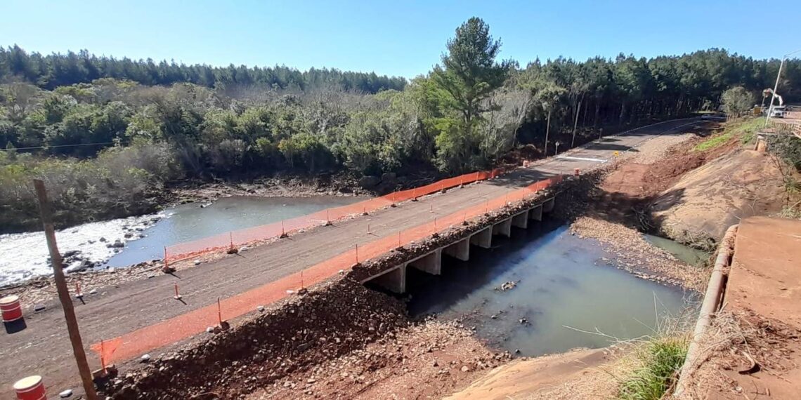 Jardín América: Habilitaron paso provisorio sobre el Arroyo Tabay con hasta 20 toneladas
