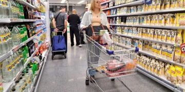 Canasta básica aumentó 6,7% en junio: una familia tipo necesitó $232.427 para no ser pobre