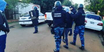 Agentes encubiertos atraparon al líder de una banda de roba motos