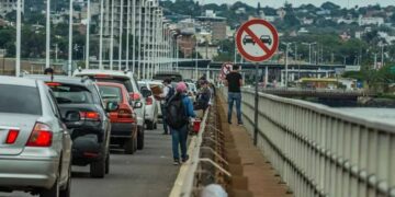 Desde este jueves prohibirán la «carga estática» en el puente San Roque González de Santa Cruz