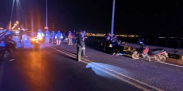 Lesionados en fuerte colisión entre motos en el puente San Roque González de Santa Cruz