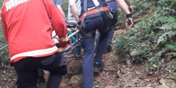 Bomberos de la Policía rescataron a una turista en el Salto “La Olla” de A. del Valle