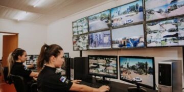 Cámaras lectoras del 911 detectaron un vehículo robado que circulaba con patentes falsas