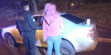 Un conductor alcoholizado enfrentó con un cuchillo a la Policía: fue reducido y terminó en el calabozo