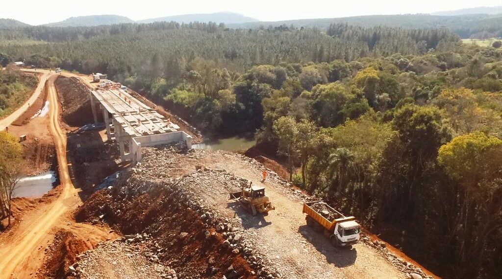 Arroyo Pindaytí: Por seguridad, se restringió el paso sobre el puente provisorio de la RP2