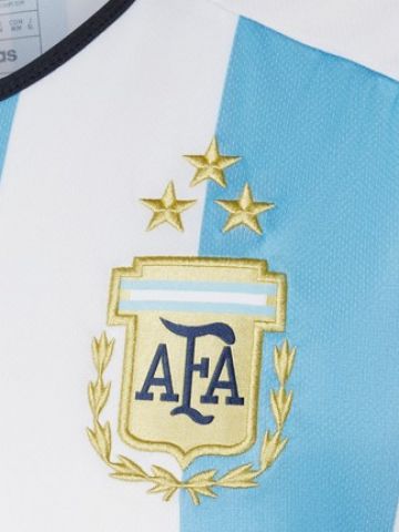 El Himno interpretado por Abel Pintos será declarado de interés nacional y la AFA lo usará para los partidos
