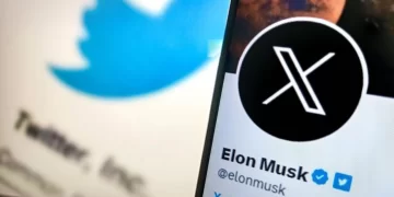Elon Musk cambió el logo del pajarito de Twitter por una X