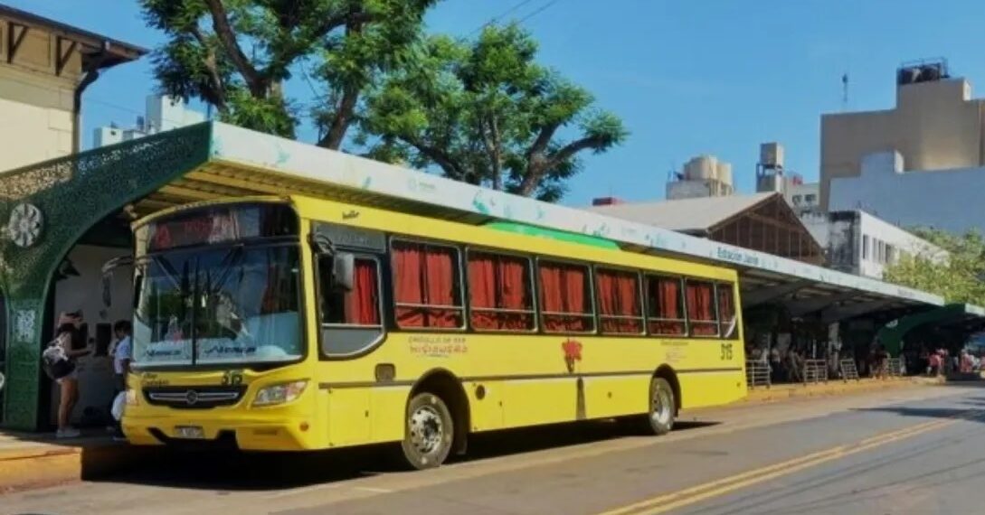 Se levantó el paro de colectivos y el servicio comienza a normalizarse
