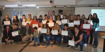 Curso de Bordado Semi-Industrial: Entregaron certificados de finalización