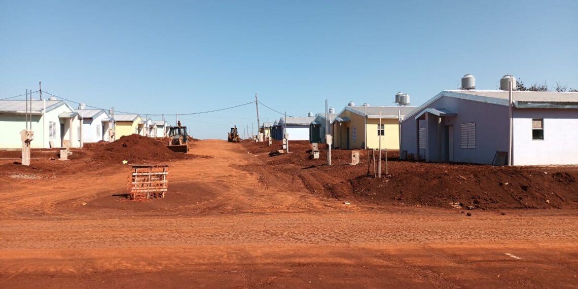 Recepcionan documentaciones de los sorteados para las 50 viviendas que construye el Iprodha en el Barrio Rural de Apóstoles