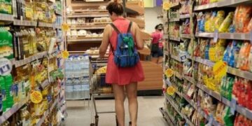 La canasta básica subió 7,1% en julio: una familia tipo necesitó casi $249.000 para no ser pobre