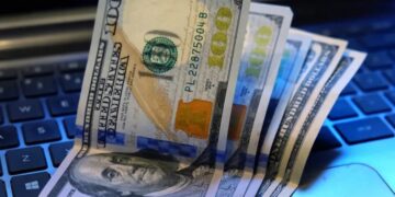 El dólar blue llegó a $700 tras el resultado de las PASO