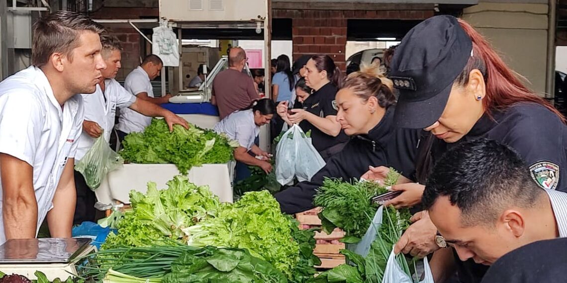 Feria Franca inauguró un nuevo punto de venta en la Jefatura de la Policía