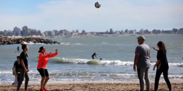 Unos 865 mil turistas viajaron por el país y gastaron $37.736 millones durante el finde largo