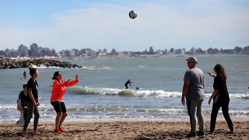 Unos 865 mil turistas viajaron por el país y gastaron $37.736 millones durante el finde largo