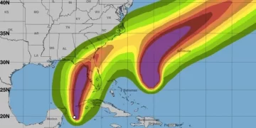 La tormenta Idalia se convirtió en huracán de categoría 1 y se dirige a la costa de Florida