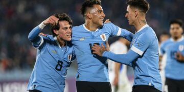 Uruguay goleó a Chile, en el debut de Bielsa como DT