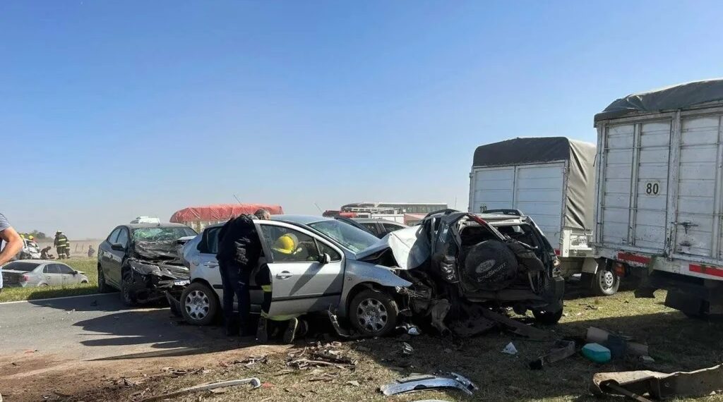 Córdoba: dos muertos y un choque en cadena de 30 autos por tormentas de viento