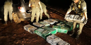 Hallaron más de 600 kilos de marihuana abandonados en el interior de una camioneta