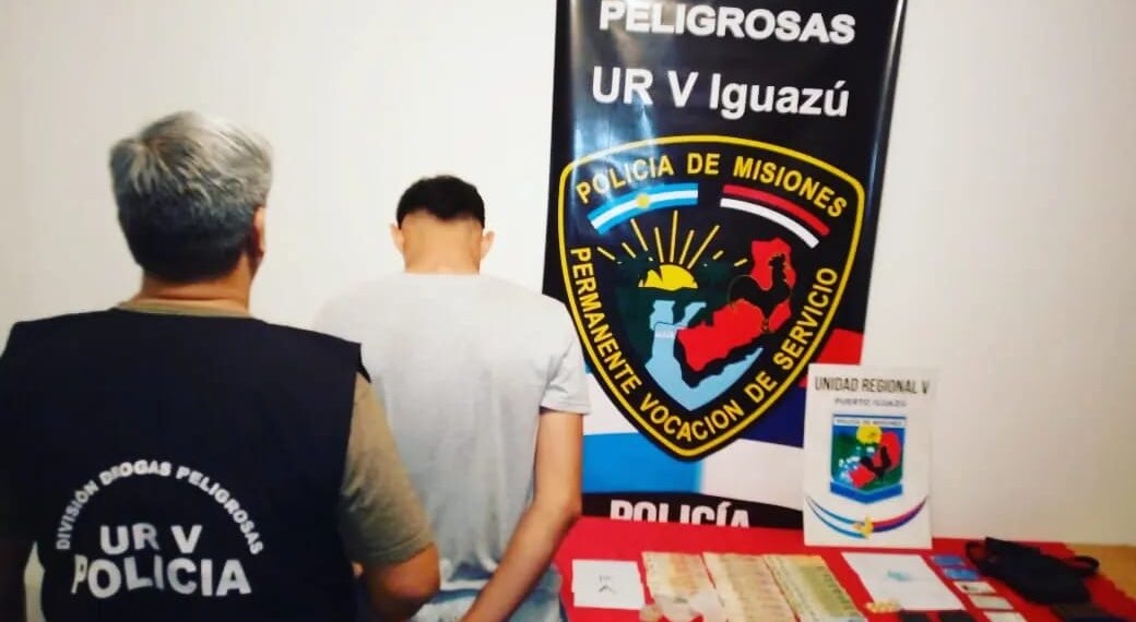 Infraganti: vendía droga en la calle y fue capturado por la Policía