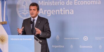 Massa anunció un programa de devolución de IVA sobre artículos de la Canasta Básica