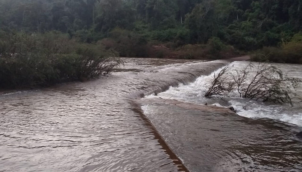 Ruta Costera 2: por crecida del arroyo, cortado el tránsito sobre el arroyo Yabotí