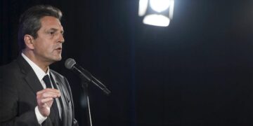 Massa, a las petroleras: “Si el martes a la noche no está resuelto, no van a poder sacar un barco”